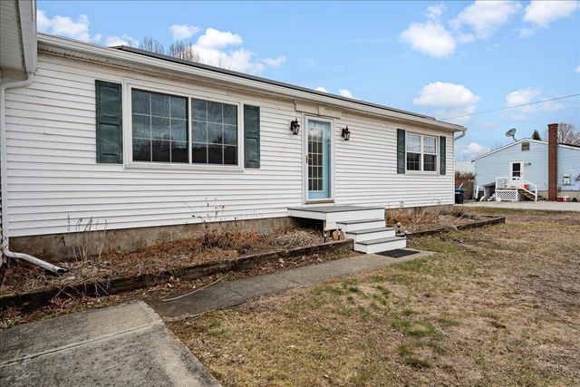 33 Russell Circle, Milton, VT 05468
