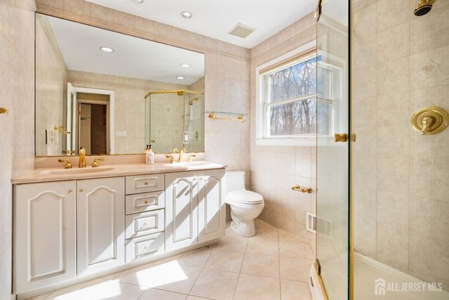 14 Crommelin Court, East Brunswick, NJ 08816