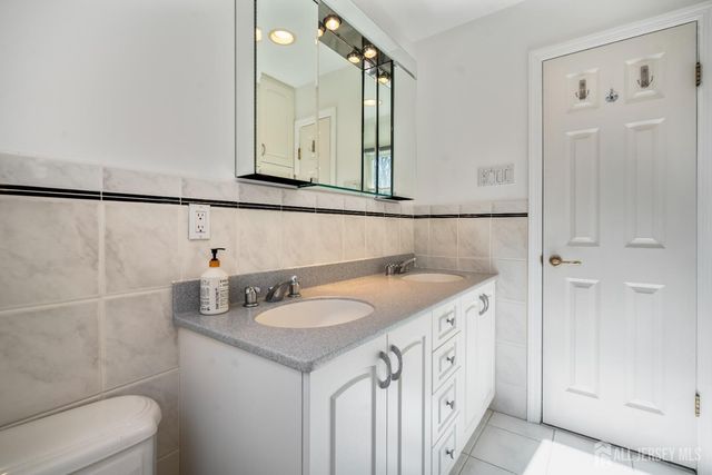 14 Crommelin Court, East Brunswick, NJ 08816