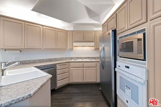 1875 S Beverly Glen Boulevard 406, Los Angeles, CA 90025