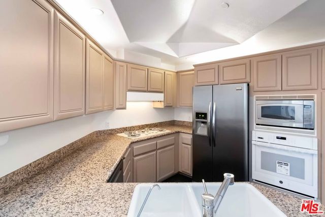 1875 S Beverly Glen Boulevard 406, Los Angeles, CA 90025