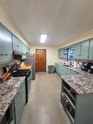 15821 S River Road, Plainfield, IL 60544