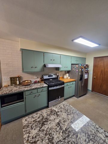 15821 S River Road, Plainfield, IL 60544