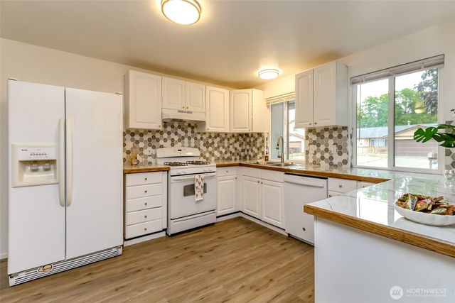 15406 11th Avenue Ct E, Tacoma, WA 98445