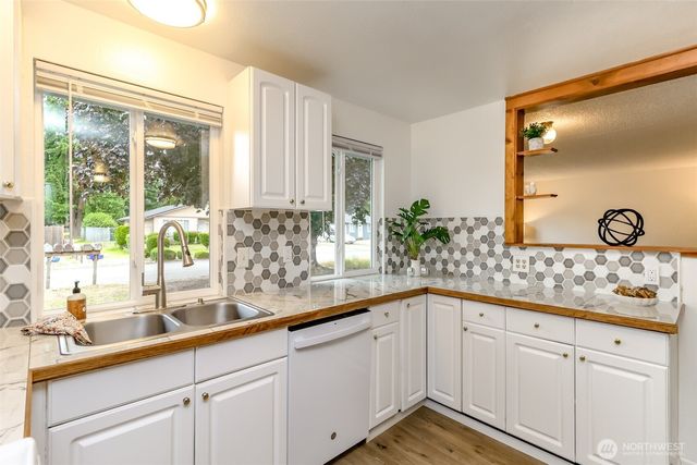 15406 11th Avenue Ct E, Tacoma, WA 98445