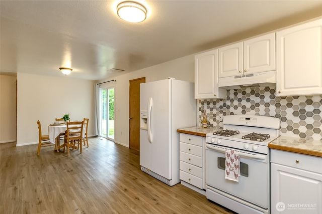 15406 11th Avenue Ct E, Tacoma, WA 98445
