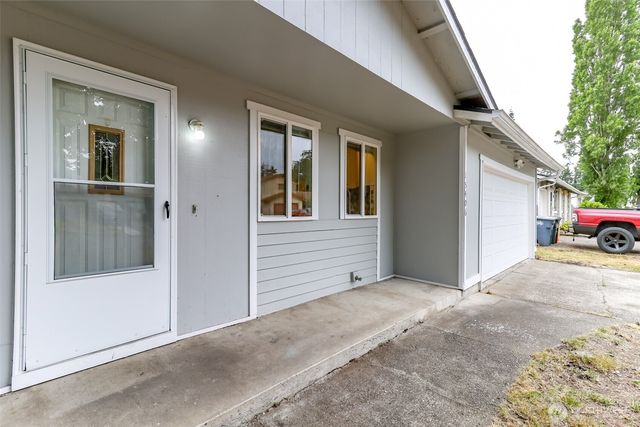 15406 11th Avenue Ct E, Tacoma, WA 98445