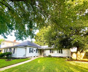 1925 S 4th Street, Terre Haute, IN 47802