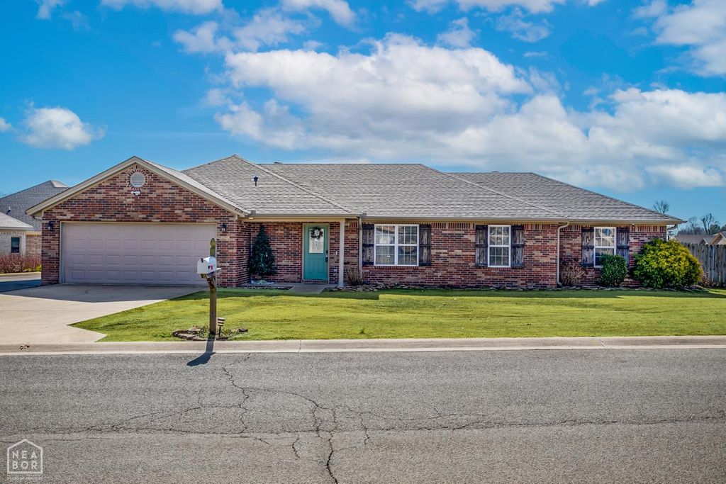 6025 Whitecliff Drive, Jonesboro, AR 72405