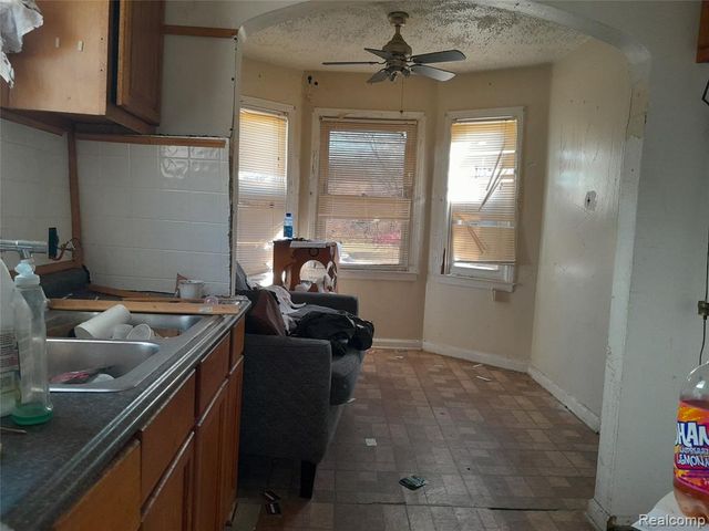 15363 Plainview Avenue, Detroit, MI 48223