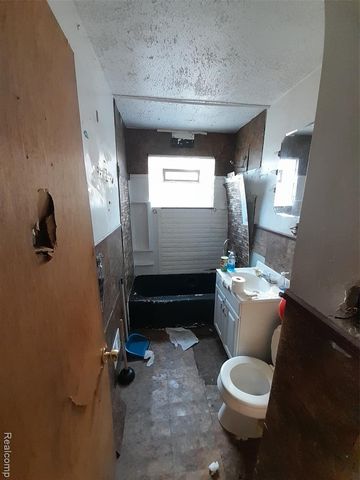 15363 Plainview Avenue, Detroit, MI 48223