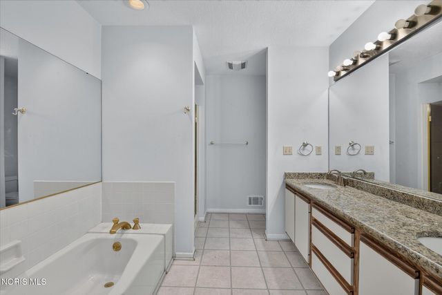 6820 Carrietowne Lane, 6820, Toledo, OH 43617
