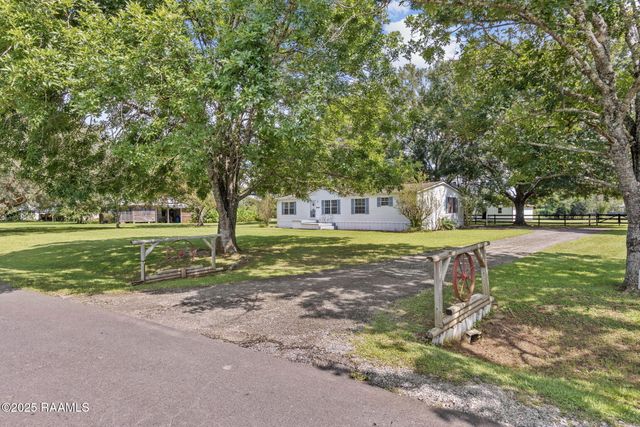 1039 Vieux Jacquet Road, Broussard, LA 70518