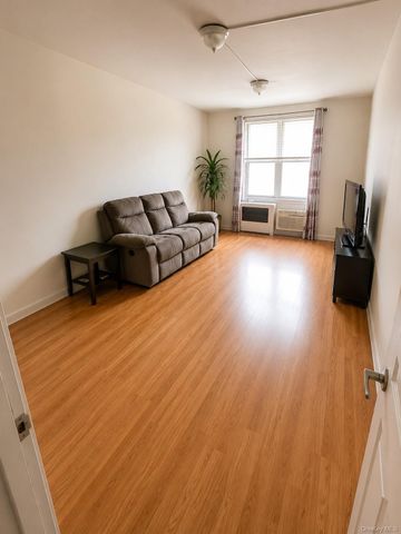 5133 Goldsmith Street 5A, Elmhurst, NY 11373
