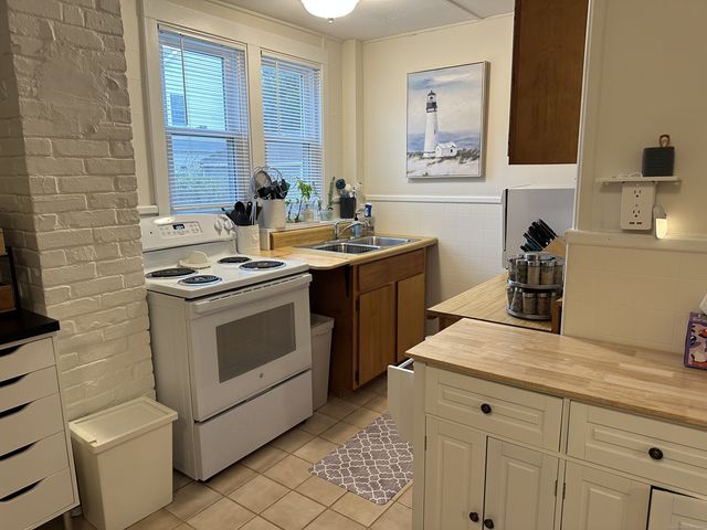 33 Sybil Avenue, Branford, CT 06405