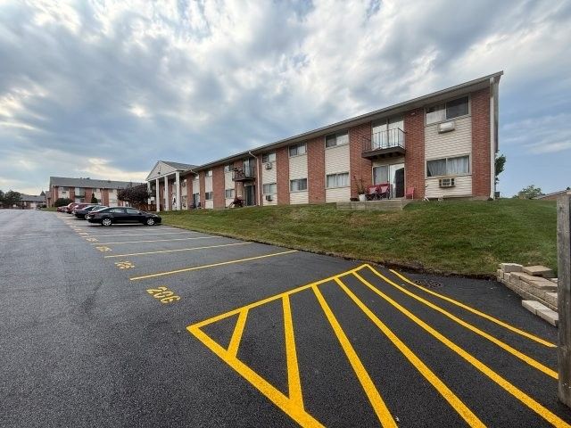690 Marilyn Avenue 206, Glendale Heights, IL 60139