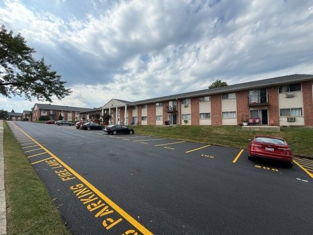 690 Marilyn Avenue 206, Glendale Heights, IL 60139