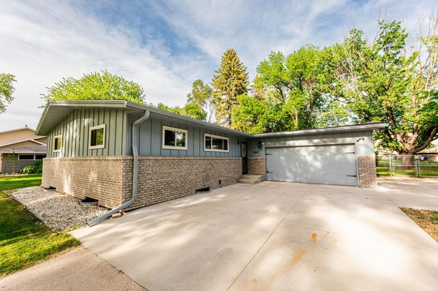 2853 2nd Street N, Fargo, ND 58102