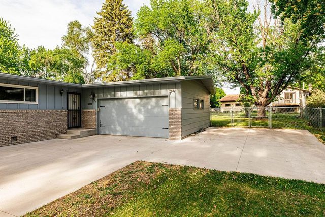 2853 2nd Street N, Fargo, ND 58102