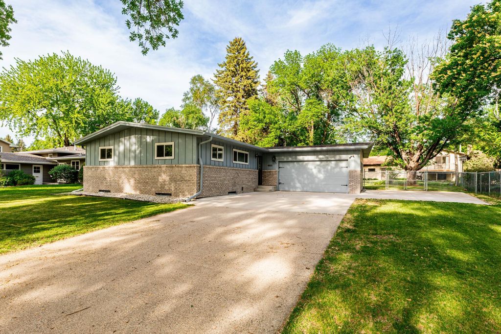 2853 2nd Street N, Fargo, ND 58102