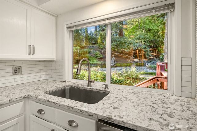 18945 NE 20th Court, Redmond, WA 98052