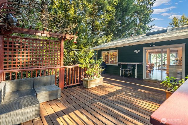 18945 NE 20th Court, Redmond, WA 98052