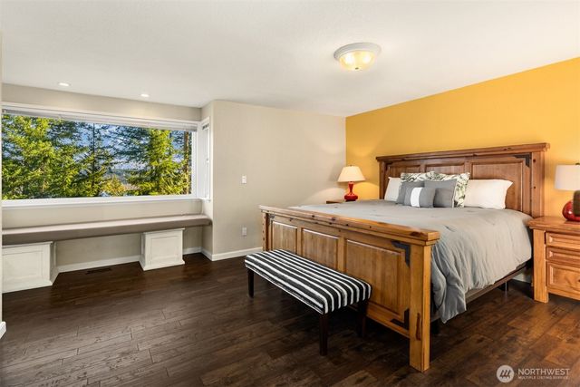 18945 NE 20th Court, Redmond, WA 98052