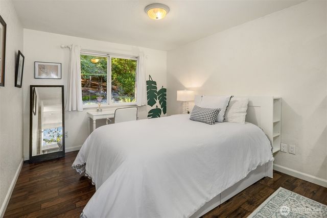 18945 NE 20th Court, Redmond, WA 98052