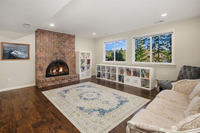 18945 NE 20th Court, Redmond, WA 98052