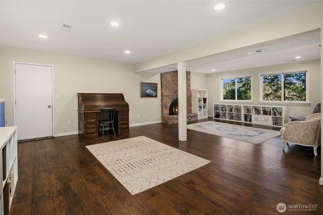 18945 NE 20th Court, Redmond, WA 98052