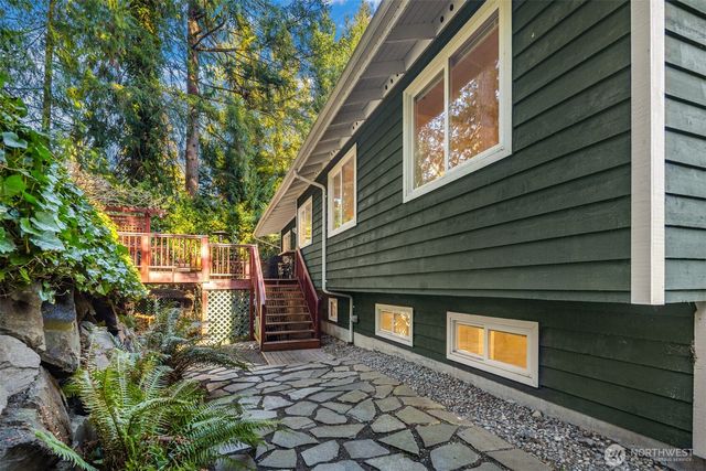 18945 NE 20th Court, Redmond, WA 98052