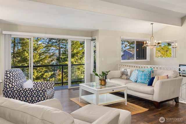 18945 NE 20th Court, Redmond, WA 98052