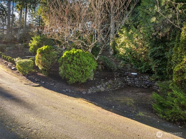 18945 NE 20th Court, Redmond, WA 98052