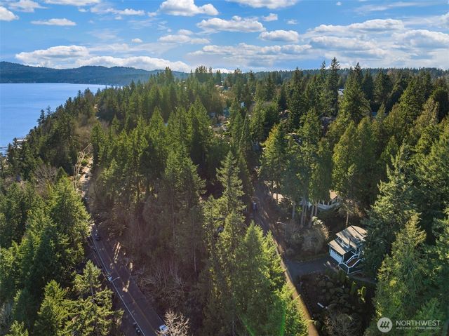 18945 NE 20th Court, Redmond, WA 98052