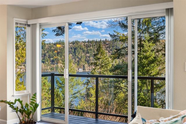 18945 NE 20th Court, Redmond, WA 98052