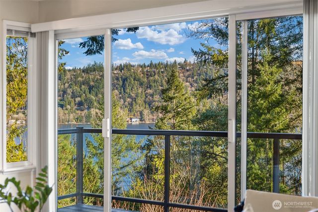 18945 NE 20th Court, Redmond, WA 98052