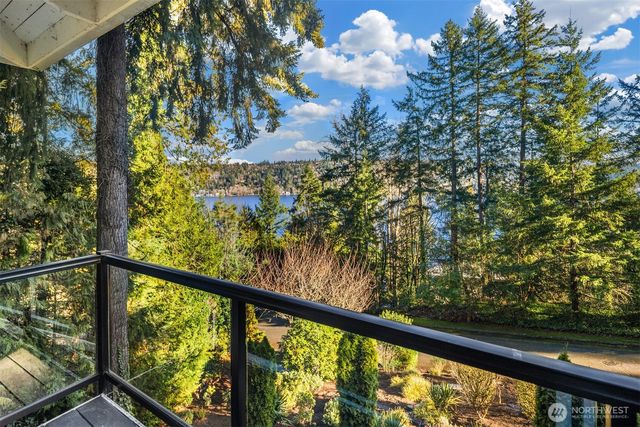 18945 NE 20th Court, Redmond, WA 98052