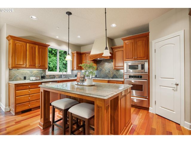 8704 Sw MARSEILLES Dr, Beaverton, OR 97007