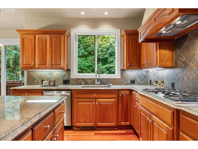 8704 Sw MARSEILLES Dr, Beaverton, OR 97007