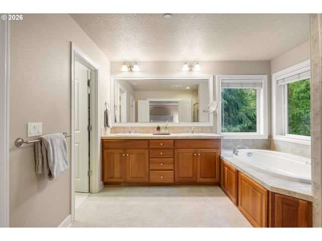 8704 Sw MARSEILLES Dr, Beaverton, OR 97007