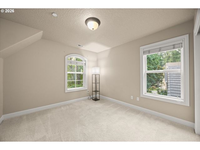 8704 Sw MARSEILLES Dr, Beaverton, OR 97007
