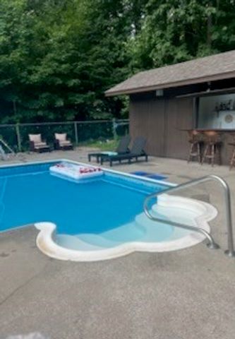 142 Marion Cir, Ludlow, MA 01056