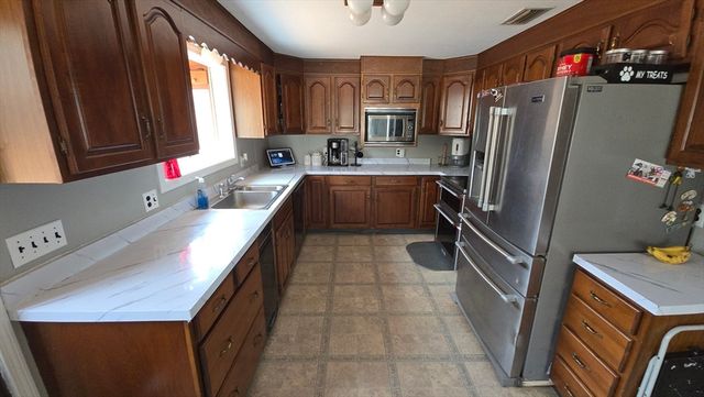 142 Marion Cir, Ludlow, MA 01056