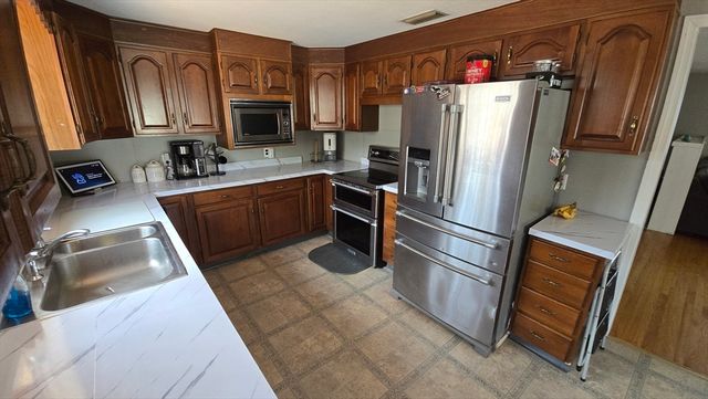 142 Marion Cir, Ludlow, MA 01056