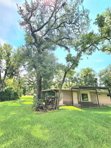 458 Southern Oaks Drive, Lake Jackson, TX 77566