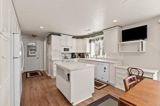 4074 LINDEN LANE, Green Bay, WI 54313