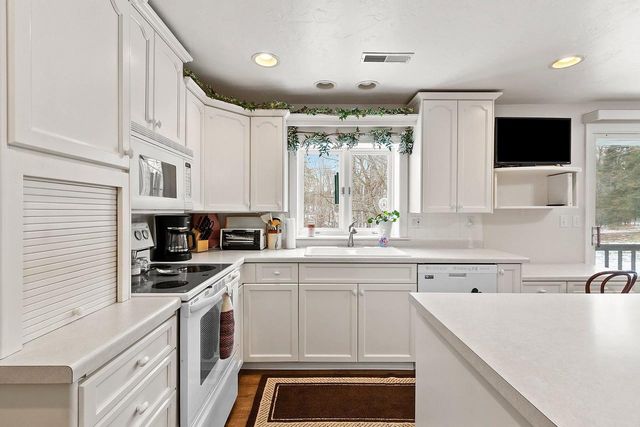 4074 LINDEN LANE, Green Bay, WI 54313