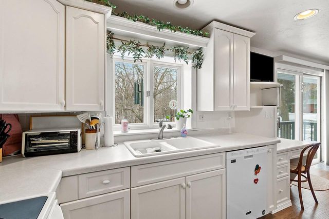 4074 LINDEN LANE, Green Bay, WI 54313