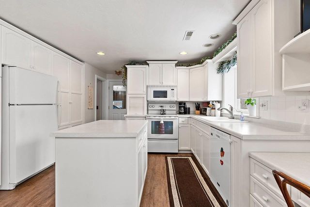 4074 LINDEN LANE, Green Bay, WI 54313