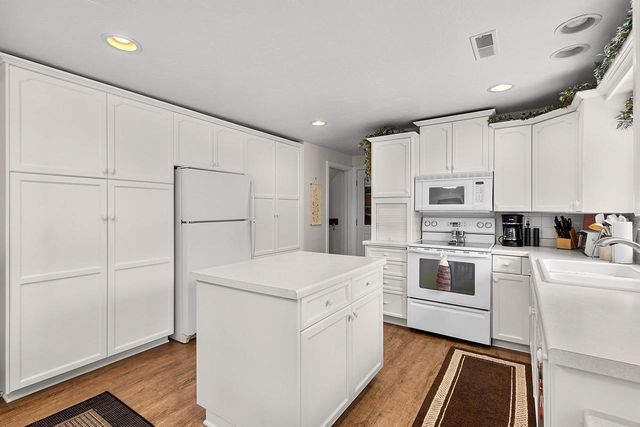 4074 LINDEN LANE, Green Bay, WI 54313